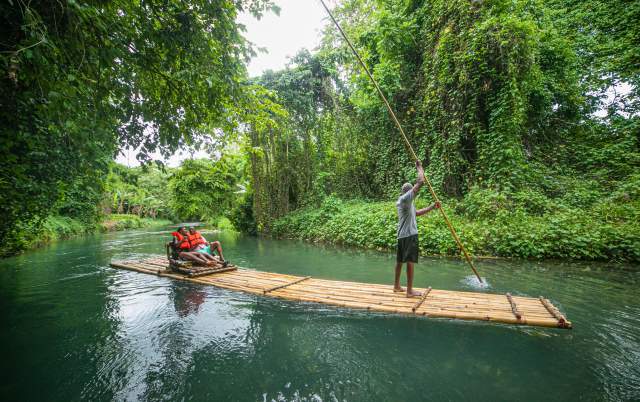 081_JTB_Adventure_MontegoBay_MarthaBrae_CoupleRafting