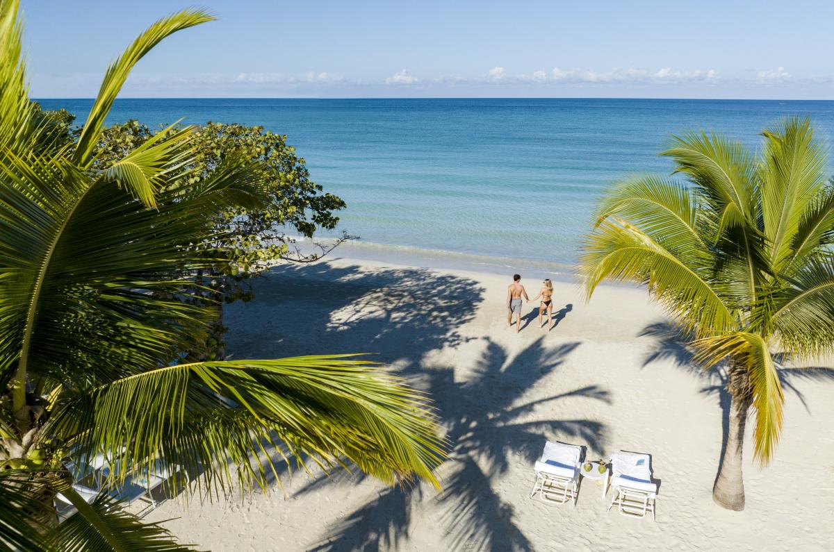 Couples Negril - Couple on Beach