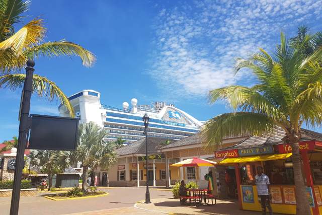 Falmouth Cruise Port: Patty Stall and Cruise Ship