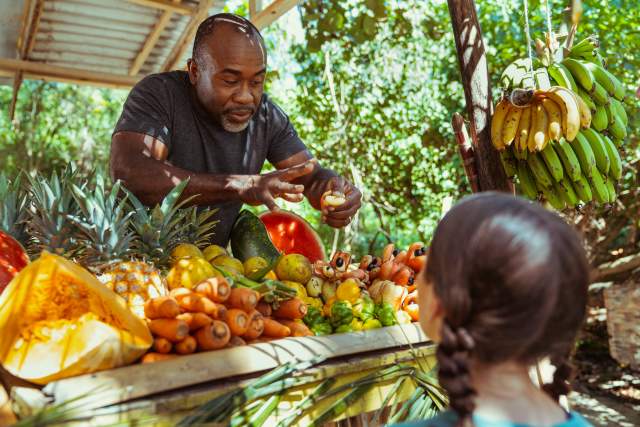 Image of a fruit stand with a little girl