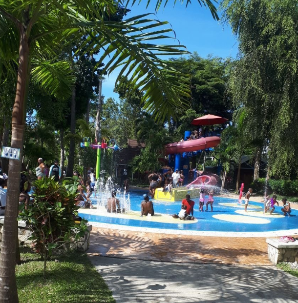 splash pad Dunns river falls and park